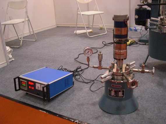 釜體升降翻轉高壓釜